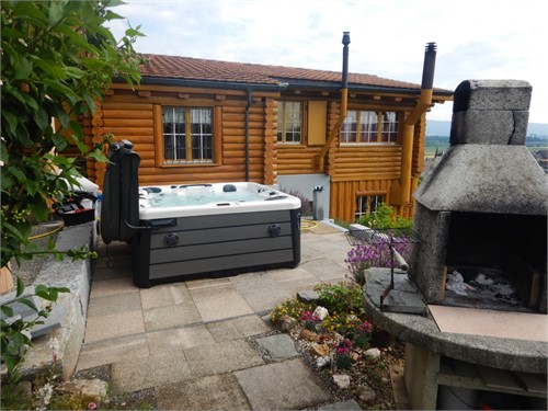 Whirlpool Modell 1302 Sky Deluxe auf Terrasse